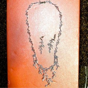 Vine inspired necklace and earrings set.